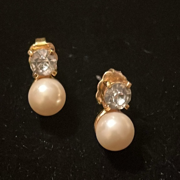 Faux Pearl & Gold Color Earrings - Picture 4 of 17